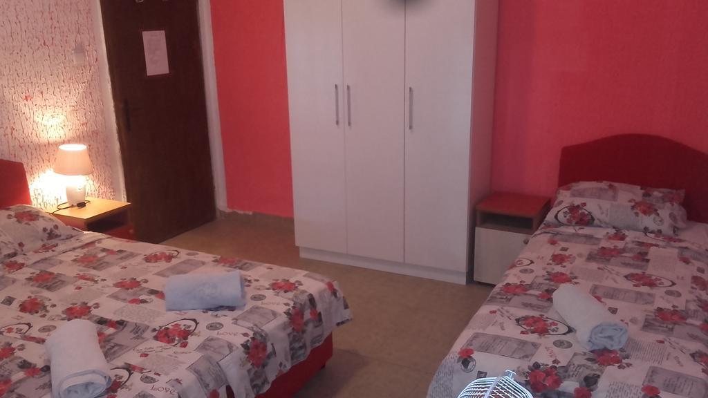 Guest House Dragomir Sutomore Exterior photo